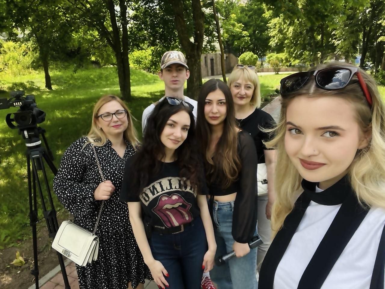 Практикантки Вероніка Ведмідьова, Марія Гридасова та Валерія Столярова із Запорізького національного університету разом із викладачками ТНПУ та студентом Анатолієм Шаправським 